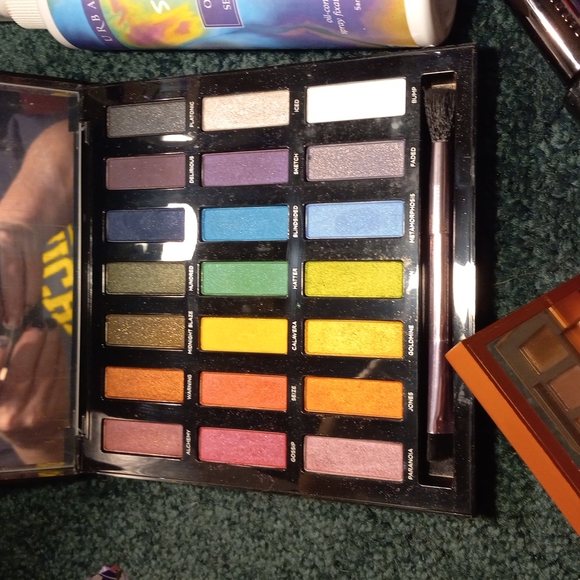 THE ULTIMATE URBAN DECAY BUNDLE OF PERFECTION!!! SEVEN EYESHADOW PALETTE ALONE!! - Picture 8 of 15